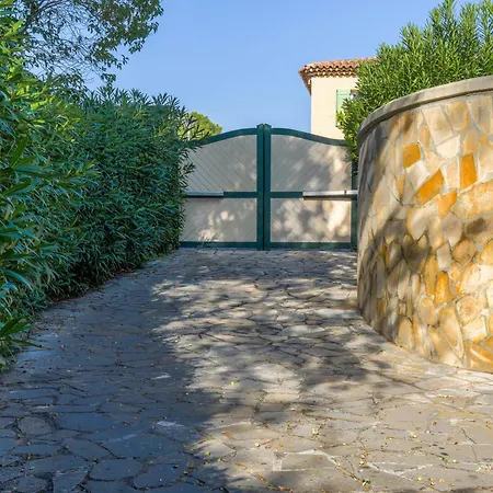 Villa Rez De Jardin Dans *