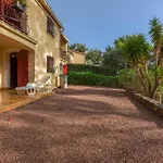 Rez De Jardin Dans * Saint-Raphael (Var)