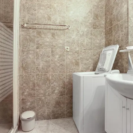 Rez De Jardin Dans Villa *