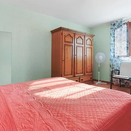 Rez De Jardin Dans Villa Saint-Raphael (Var)