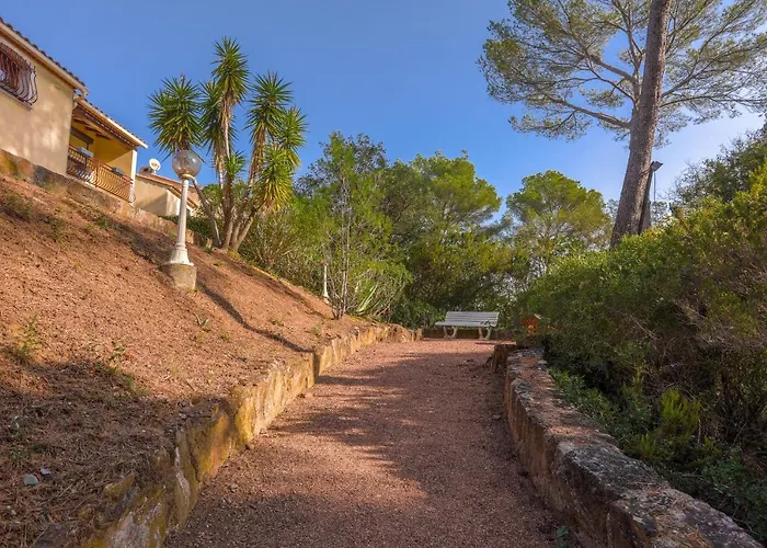 Villa Rez De Jardin Dans *