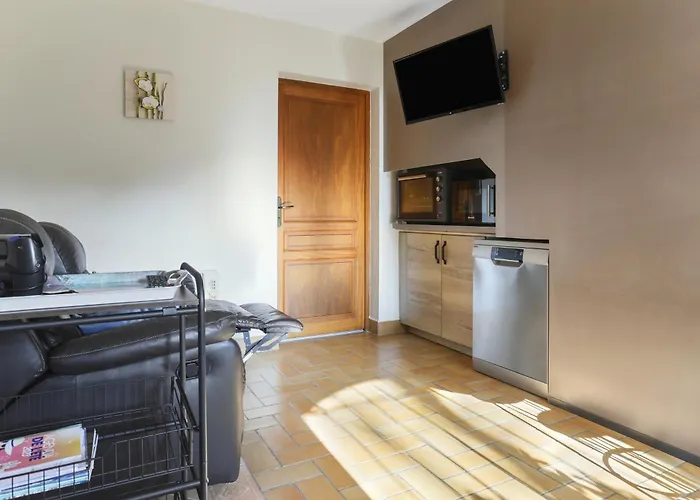 Rez De Jardin Dans * Saint-Raphael (Var)