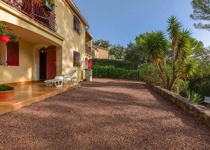 Rez De Jardin Dans * Saint-Raphaël